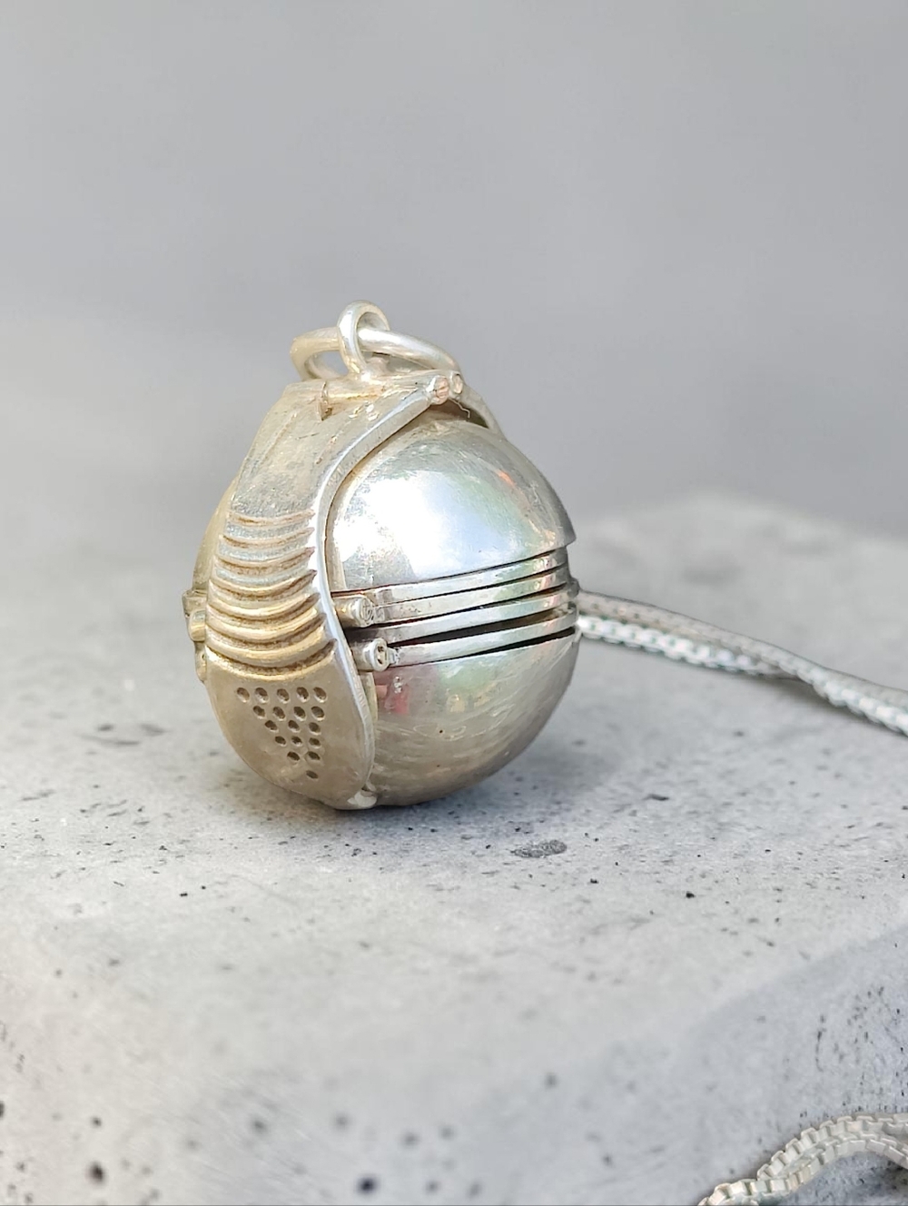 🔥 Vintage Sterling Silver Six Photo Ball Locket Pendant Necklace - Picture 8 of 8